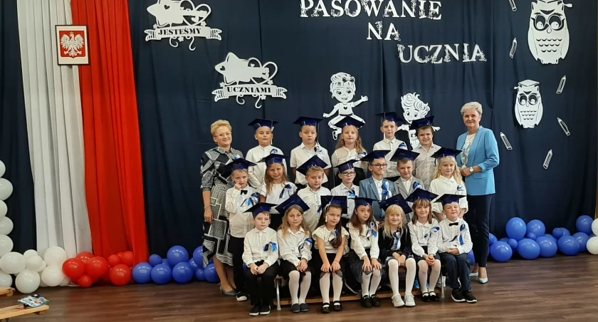 Oficjalnie zostali pierwszakami - uczniowie Szkoły Podstawowej w Bieniądzicach złożyli ślubowanie 