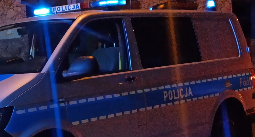 Przyczyną wypadku w Wieluniu nadmierna prędkość – 68-latek w szpitalu