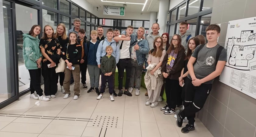 Nagroda za aktywność - młodzi strażacy pojechali do parku wodnego 