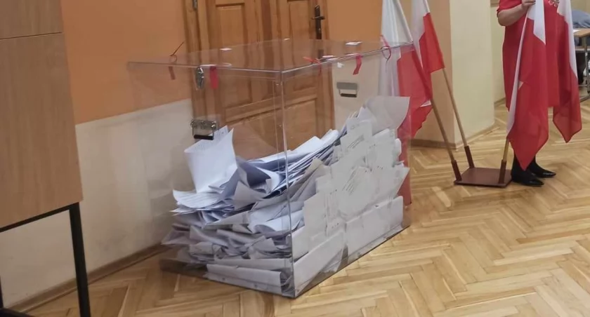 Spore poparcie dla PiS w powiecie pajęczańskim - Marcin Przydacz prawie 10 tys. głosów