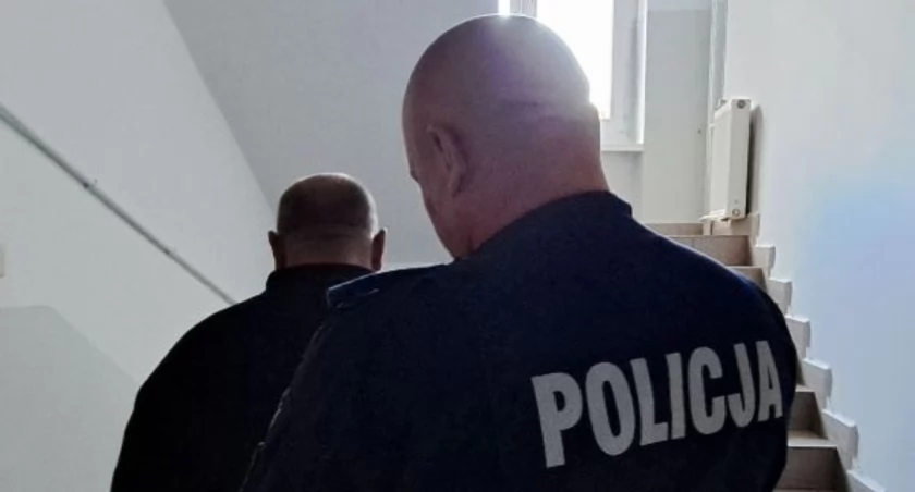 Mieszkaniec pow. pajęczańskiego udawał policjanta – zatrzymał samochód do ,,kontroli”