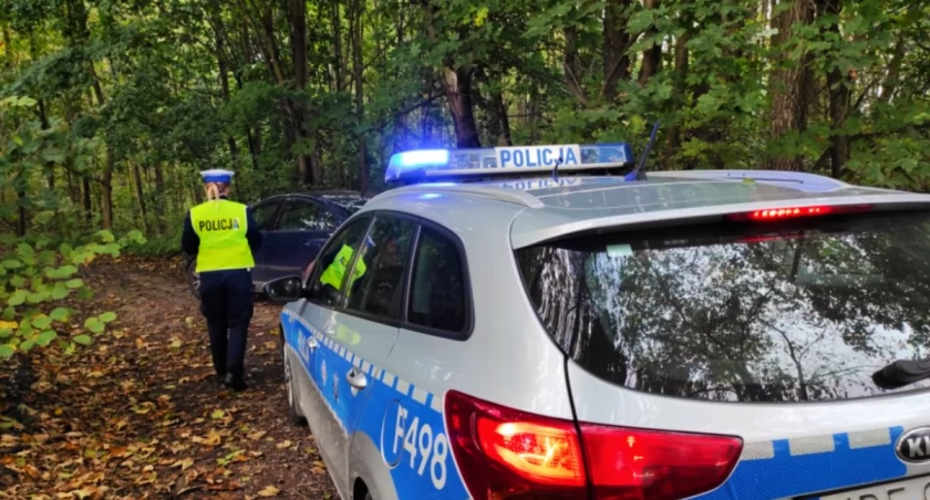 24-latka uciekała przed policją. Uderzyła w drzewo!