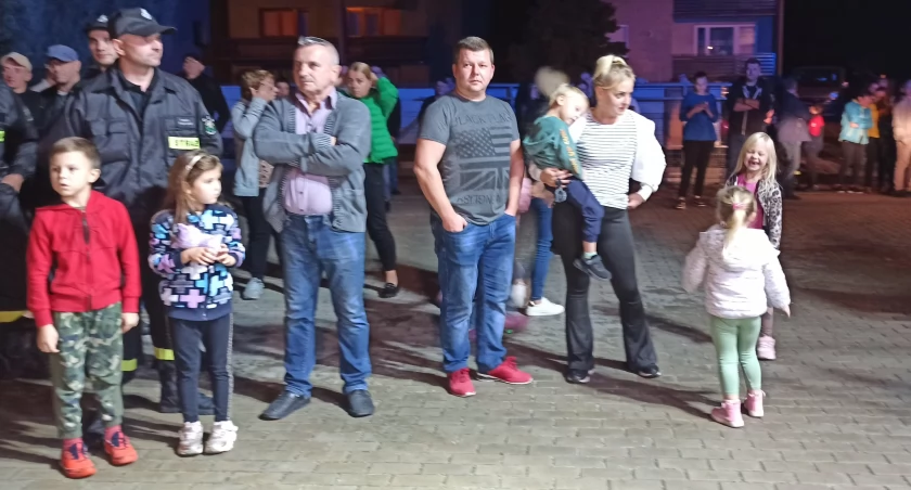 Mieszkańcy powitali samochód - do OSP Trębaczew przyjechał nowy wóz strażacki