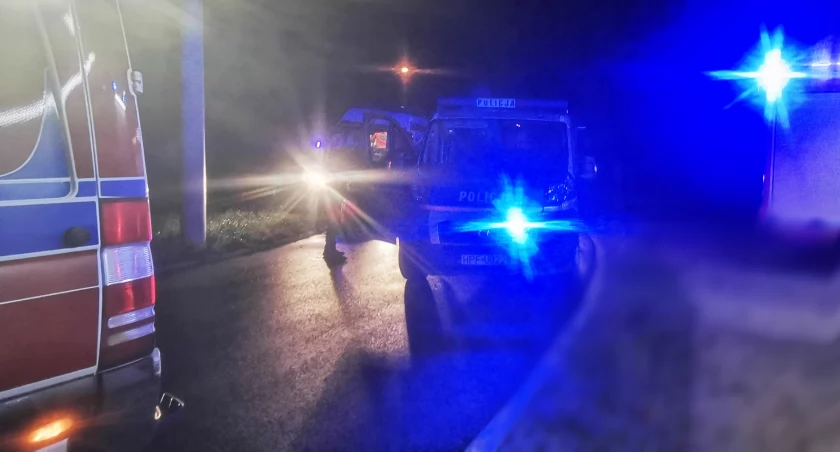 Nietrzeźwy Ukrainiec uderzył w drzewo i dachował