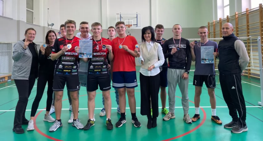 W II LO królował badminton