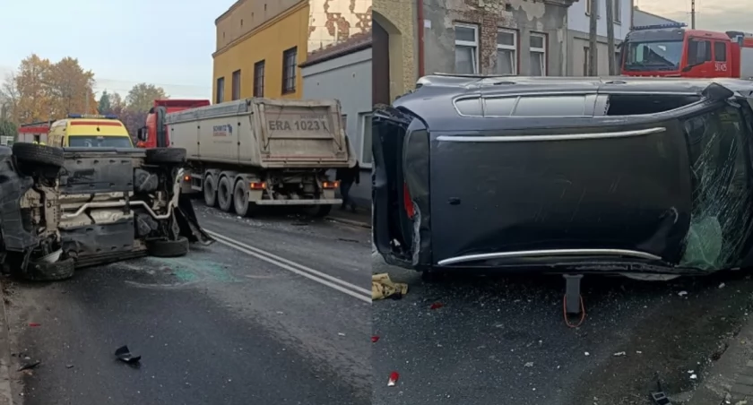Groźnie na drodze - auto najpierw uderzyło w budynek, a później w ciężarówkę
