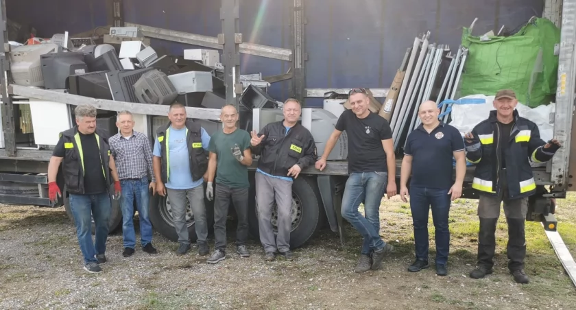 OSP Rząśnia - za elektrośmieci będzie altanka