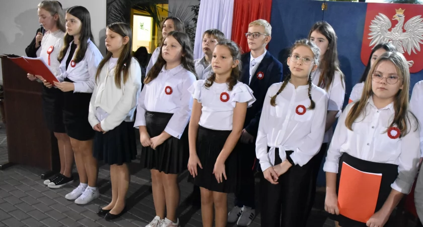 Szkoła Podstawowa w Białej w gm. Rząśnia - kolejna lekcja patriotyzmu 