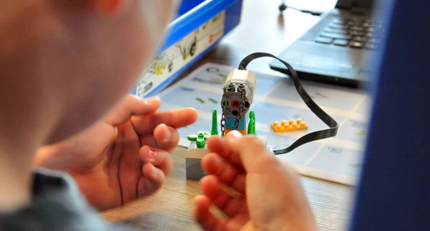 Pieniądze na sprzęt - rozbudują pracownię programowania i robotyki 