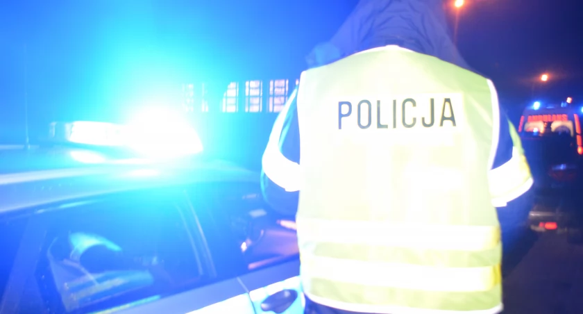 Kto poprzecinał opony w samochodach? 