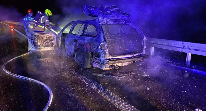 Pożar auta na S8 - bmw całkowicie spłonęło 