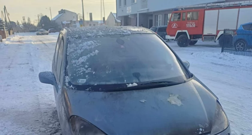 W Skrzynnie obok remizy zapalił się samochód