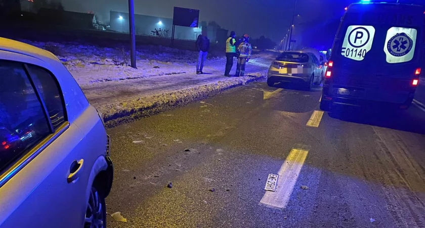Dzień rozpoczęli od stłuczki – w Wieruszowie zderzyła się honda z oplem