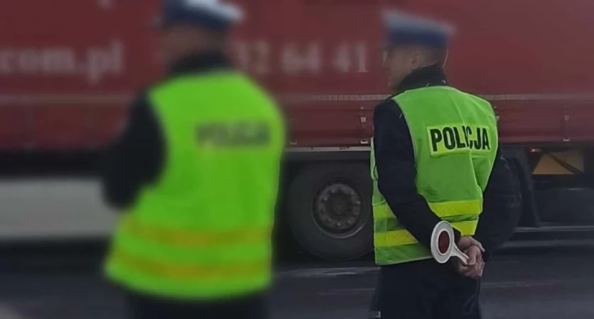 Mieszkańcy chwalą policjantów z KPP w Pajęcznie - mundurowi pokazali listy 
