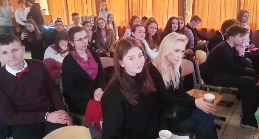 Odkrywali poetykę w obcych językach - X Międzyszkolny Konkurs Poezji i Piosenki Angielskiej i Niemieckiej w ZS nr 2 w Wieluniu