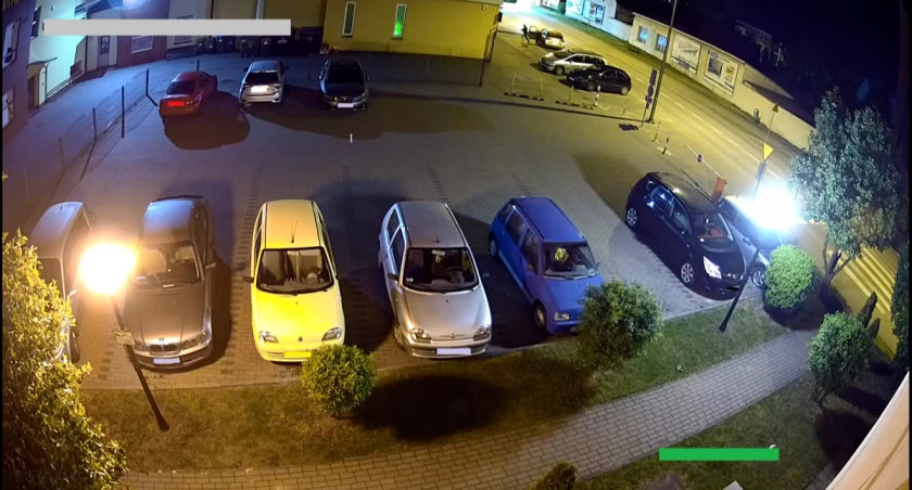 Policja poszukuje wandala. Publikuje zdjęcia z monitoringu  