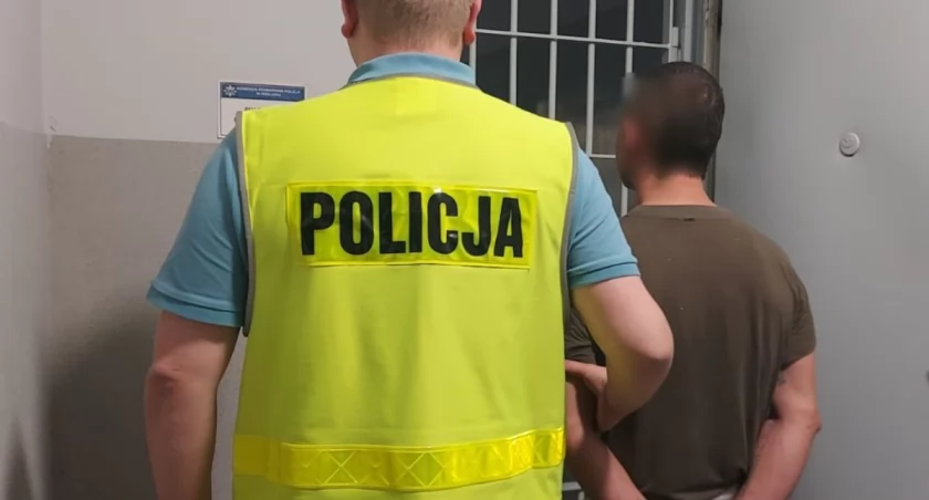 Groził śmiercią ochroniarzom, bo nie dali mu ukraść butelki wódki 