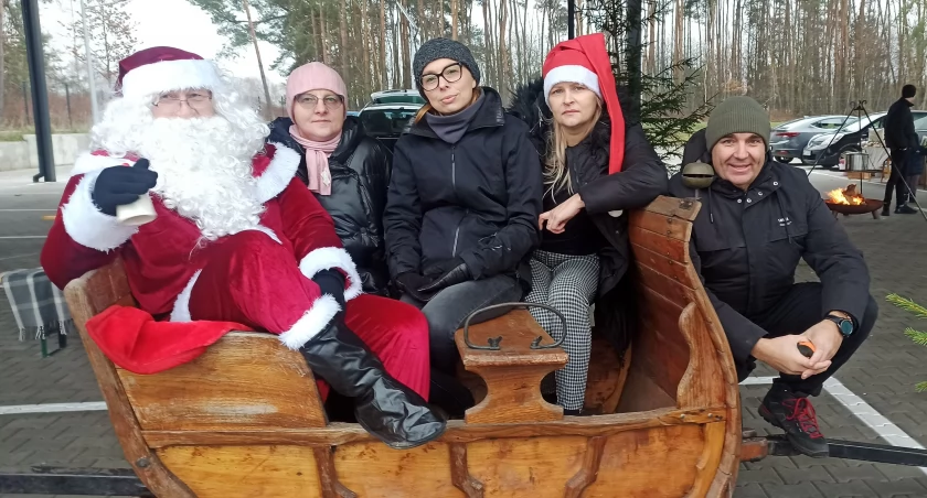 Jarmark na potrzeby klubu - w niedzielę w Osjakowie odbył się bożonarodzeniowy kiermasz