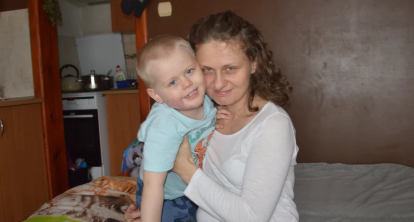 Jeszcze będziesz miał normalne dzieciństwo, synku!
