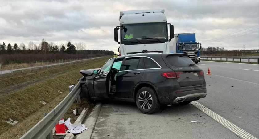 Wypadek na trasie A1 - kobieta zasnęła za kierownicą?