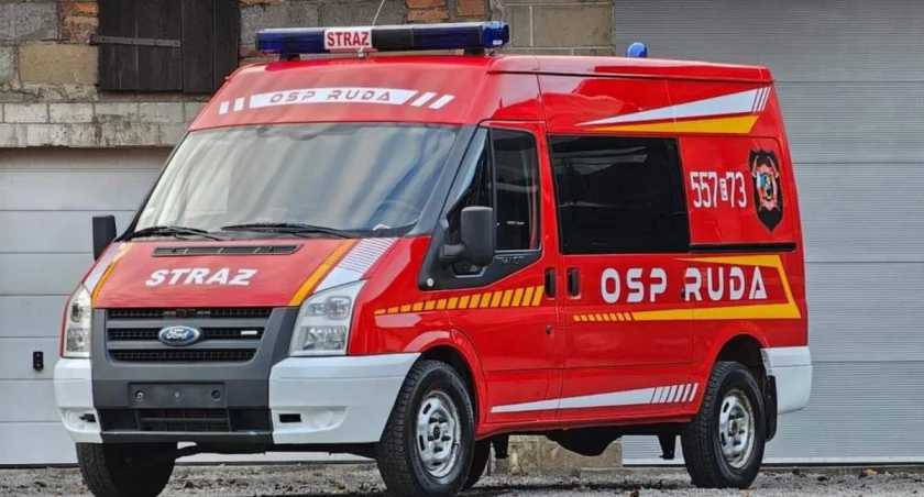 Stary pojazd w nowej odsłonie - strażacy z Rudy nie ukrywają radości 