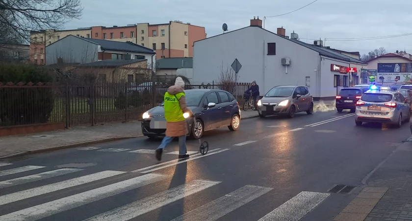 Dwie osoby potrącone na pasach - 74-latka trafiła do szpitala
