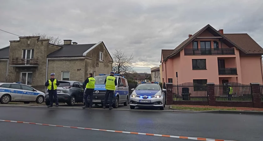 Atak nożownika. Policjanci użyli broni