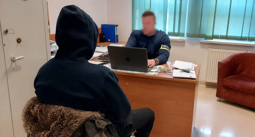 Policyjny pies wywąchał narkotyki – dwaj mieszkańcy powiatu wieruszowskiego zatrzymani