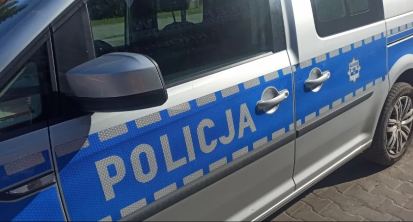 Nastolatka weszła wprost pod samochód - powodem telefon komórkowy