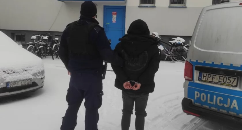 Przewrócił się w sklepie i nie chciał wstać - miał przy sobie narkotyki 