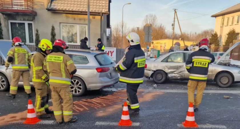 Poważna kolizja - zderzyły się trzy osobówki 