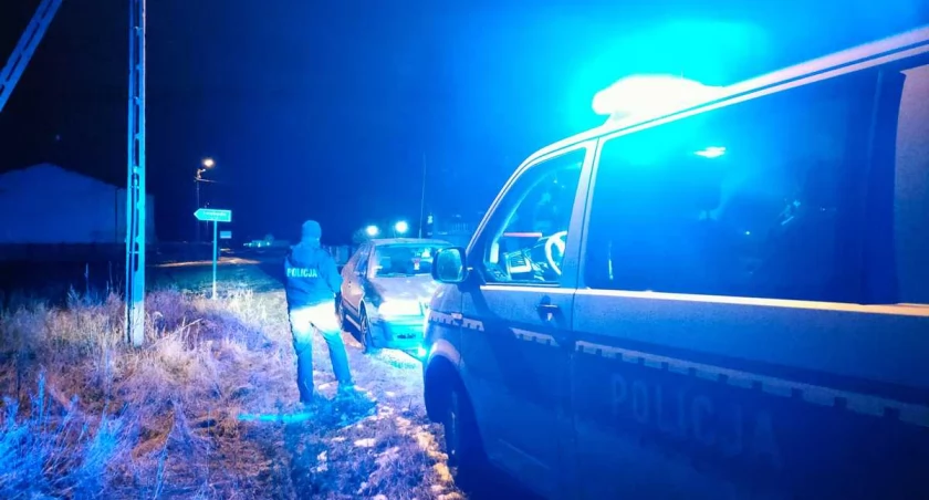 Wszedł wprost pod nadjeżdżające auto. Trafił do szpitala 
