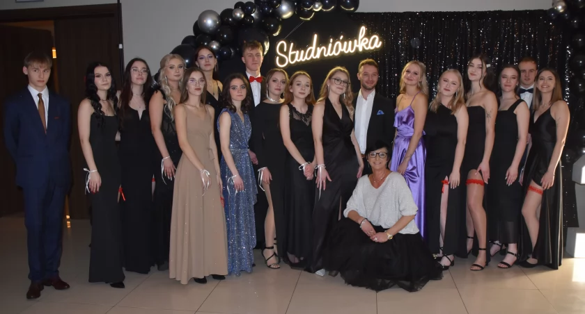 Studniówka ZS nr 2 w Wieluniu - tę noc zapamiętają do końca życia