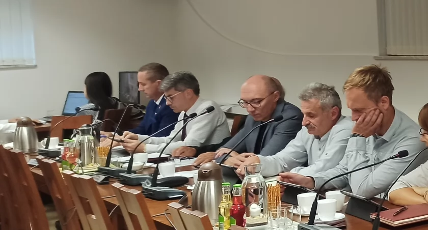 Urząd Miejski w Pajęcznie nie ma kasy na duże podwyżki dla urzędników