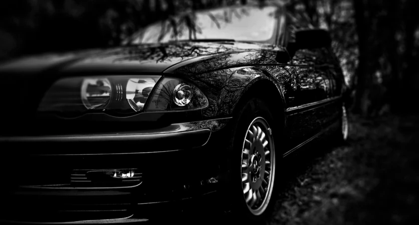 Czarne BMW x5 pod lokalem - pobili go, bo nie oddał długu