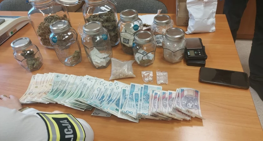 Miał w domu 700 gramów narkotyków. 23-latkowi grozi 10 lat więzienia