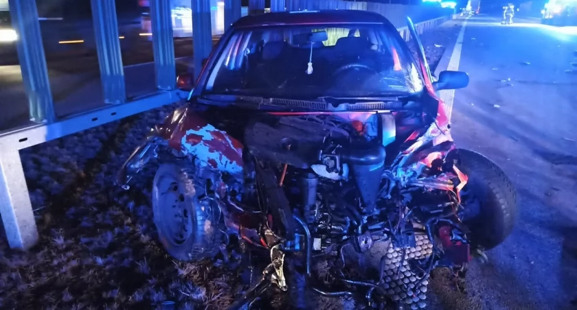 Zasnął za kierownicą. Wjechała w niego ciężarówka