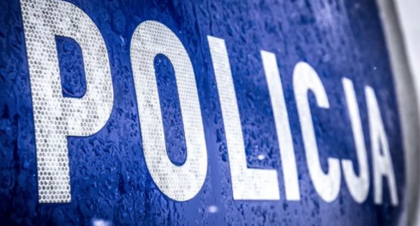 Dwa auta zderzyły się na skrzyżowaniu - kobieta nie ustąpiła pierwszeństwa 
