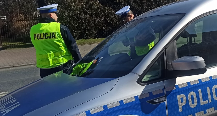 Pijani na drogach powiatu wieruszowskiego – policjanci złapali dwóch mężczyzn i kobietę na podwójnym gazie
