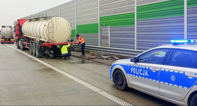 Wypadek na A1 - kierowca zasnął i uderzył w cysternę