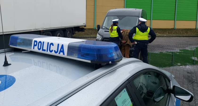 Policjanci z Wieruszowa odzyskali skradzionego we Wrocławiu busa