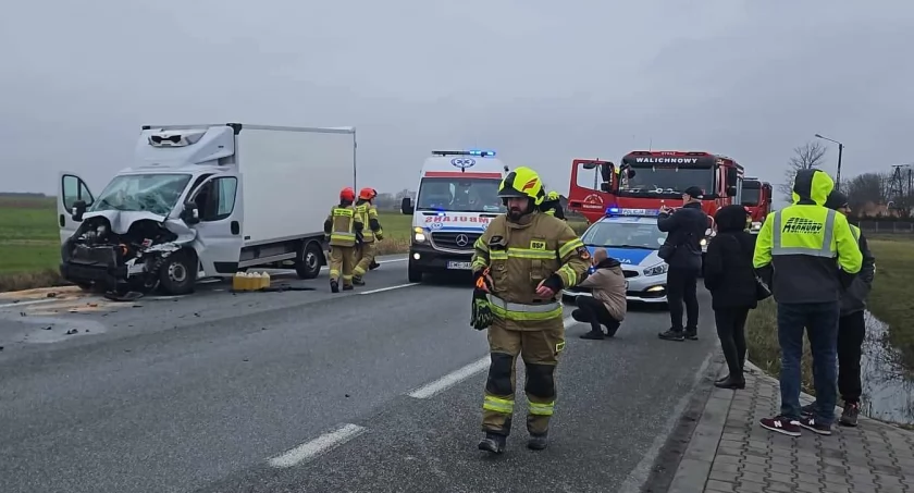 Z OSTATNIEJ CHWILI! Zderzenie dwóch busów w Walichnowach! [AKTUALIZACJA]