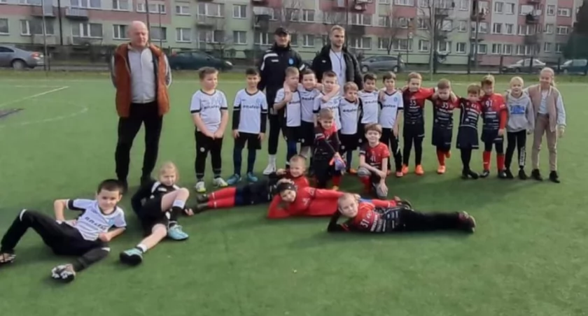 Żaki LKS - u Wierzchlas wygrywają sparing 