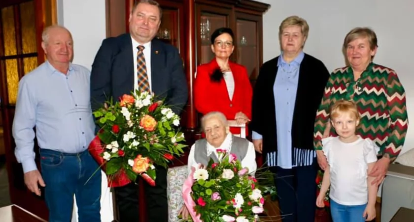 100 lat mieszkanki gminy Działoszyn – Józefa Szewczyk z Młynków obchodzi okrągłe urodziny