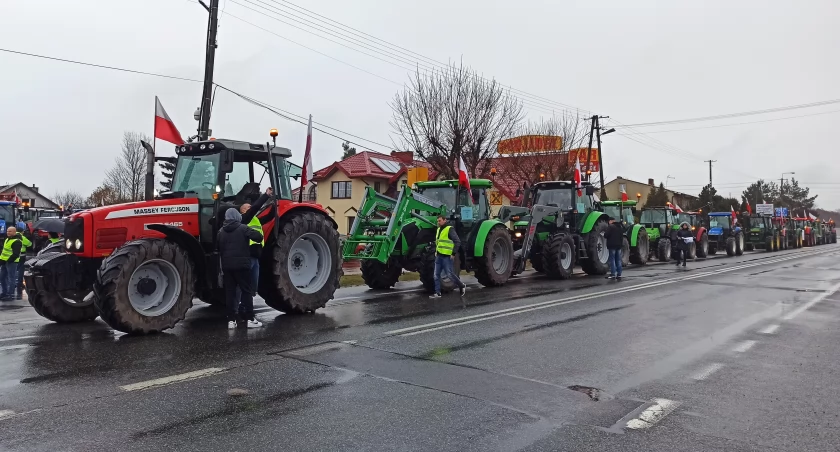 W środę kolejny protest rolników w Osjakowie – kierowcy mogą objechać blokadę