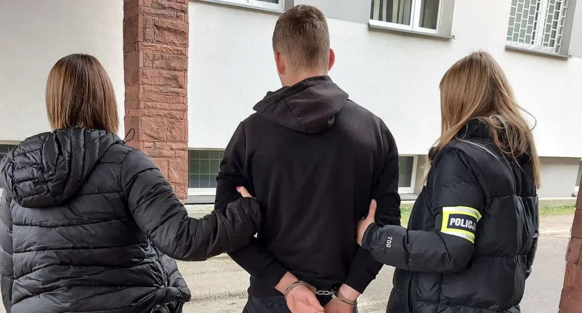 Miał przy sobie metamfetaminę. Twierdził, że znalazł ją na chodniku