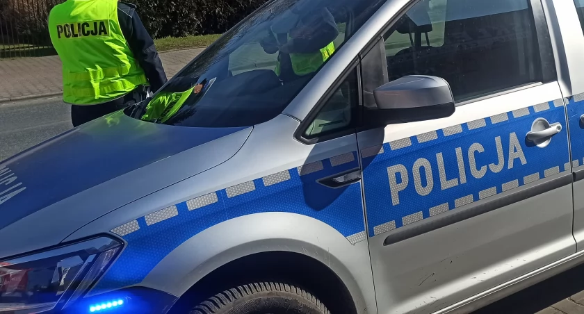 W Wieruszowie 23-latka osobówką  wjechała w volkswagena