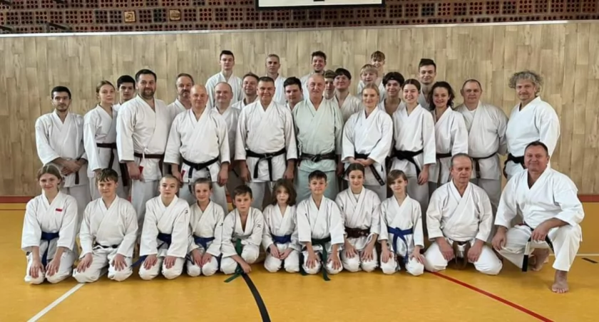 Zawodnicy Klubu Karate Tradycyjnego na szkoleniu z trenerami kadry narodowej.