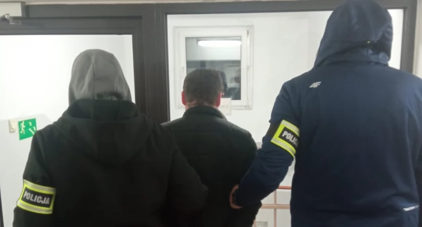 Policjanci zatrzymali 35-latka z gminy Pajęczno – miał przy sobie marihuanę i mefedron