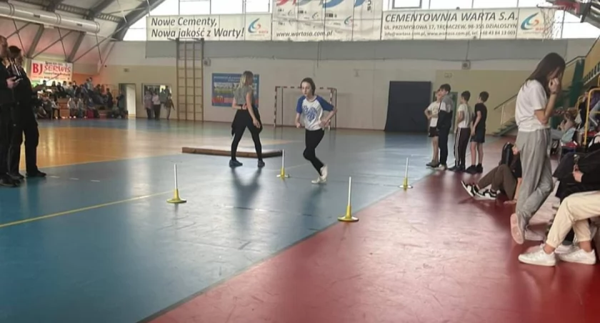 Policjanci z KPP Pajęczno przybliżali uczniom swoją pracę 